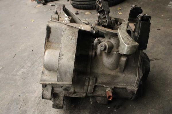 BOITE DE VITESSE MANUEL VW POLO 6R... / AUDI / SEAT / SKODA 1.2 / 1.4 ESSENCE CODE LNR ( 5VITESSES ) - Vue 3